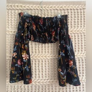 FASHION NOVA XS Cropped Floral with Flowy Sleeves